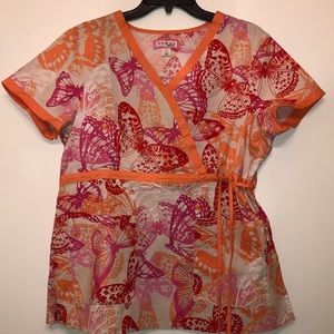 Koi scrub top. EUC. Side tie cinch. Butterfly’s!